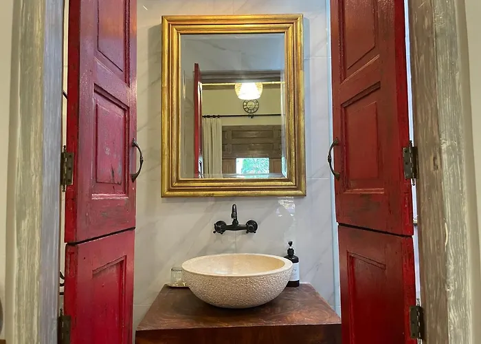 Balitri - Hidden Gem 9br Service Hall Pool Sauna