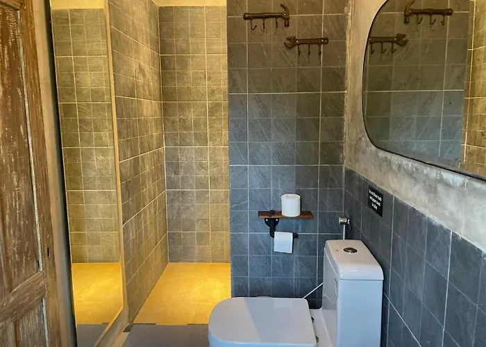 Balitri - Hidden Gem 9br Service Hall Pool Sauna Villa Sukawati